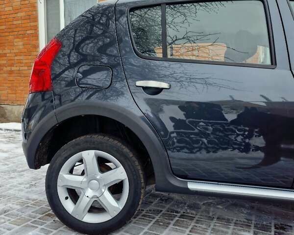 Серый Дачия Sandero StepWay, объемом двигателя 1.6 л и пробегом 172 тыс. км за 6650 $, фото 13 на Automoto.ua