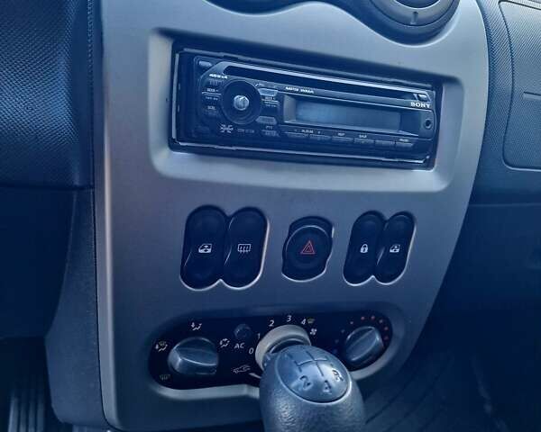 Серый Дачия Sandero StepWay, объемом двигателя 1.6 л и пробегом 177 тыс. км за 6699 $, фото 45 на Automoto.ua