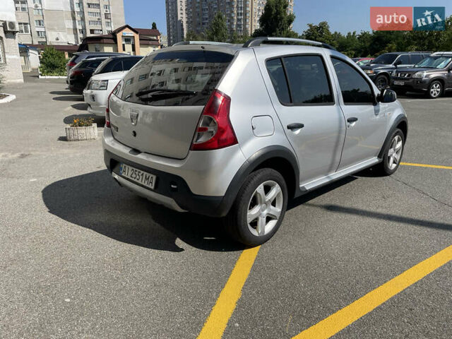 Серый Дачия Sandero StepWay, объемом двигателя 1.6 л и пробегом 195 тыс. км за 7200 $, фото 5 на Automoto.ua