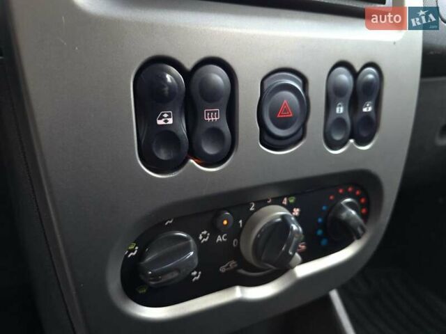 Сірий Дачія Sandero StepWay, об'ємом двигуна 1.6 л та пробігом 147 тис. км за 6800 $, фото 100 на Automoto.ua