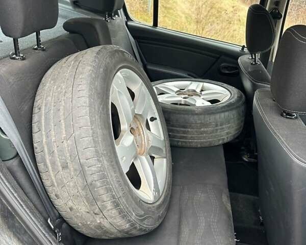 Серый Дачия Sandero StepWay, объемом двигателя 1.6 л и пробегом 230 тыс. км за 5300 $, фото 10 на Automoto.ua