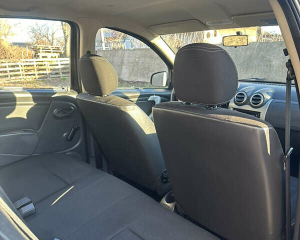 Серый Дачия Sandero StepWay, объемом двигателя 1.6 л и пробегом 180 тыс. км за 6699 $, фото 11 на Automoto.ua