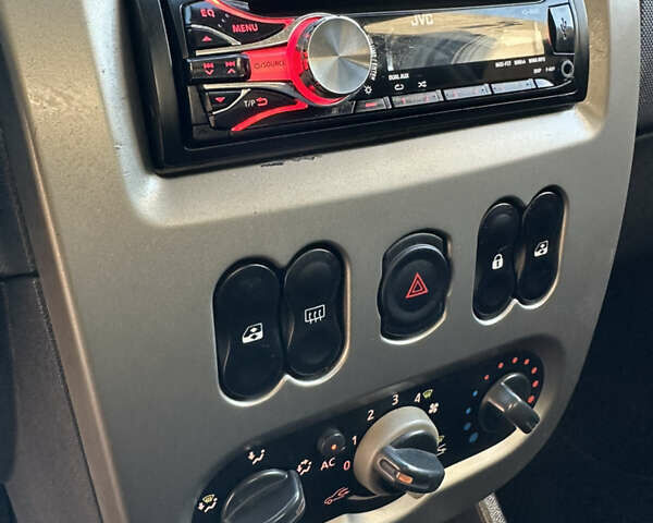 Серый Дачия Sandero StepWay, объемом двигателя 1.6 л и пробегом 180 тыс. км за 6699 $, фото 32 на Automoto.ua