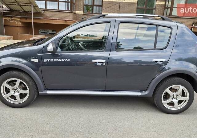 Серый Дачия Sandero StepWay, объемом двигателя 1.6 л и пробегом 191 тыс. км за 6999 $, фото 3 на Automoto.ua
