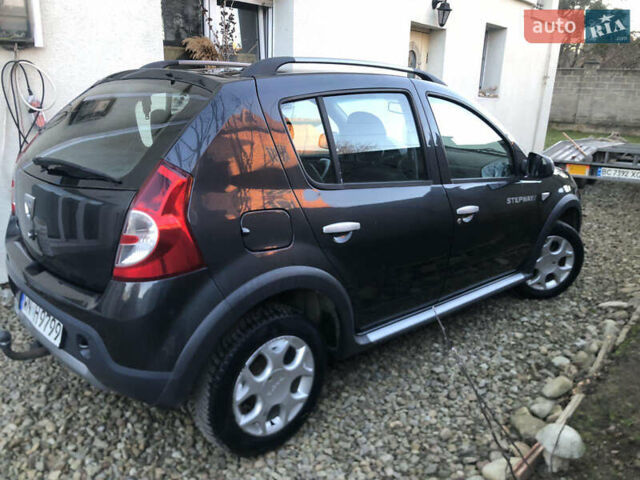 Серый Дачия Sandero StepWay, объемом двигателя 1.6 л и пробегом 180 тыс. км за 5750 $, фото 5 на Automoto.ua