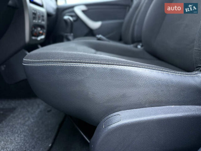 Серый Дачия Sandero StepWay, объемом двигателя 1.6 л и пробегом 141 тыс. км за 6200 $, фото 47 на Automoto.ua