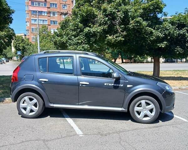 Серый Дачия Sandero StepWay, объемом двигателя 1.6 л и пробегом 207 тыс. км за 6600 $, фото 13 на Automoto.ua