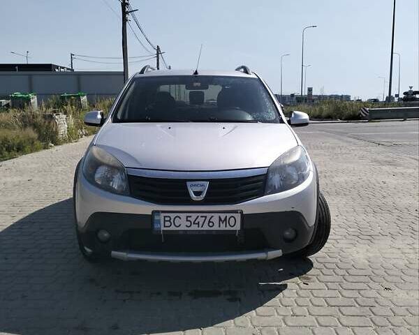 Серый Дачия Sandero StepWay, объемом двигателя 1.6 л и пробегом 235 тыс. км за 6200 $, фото 4 на Automoto.ua