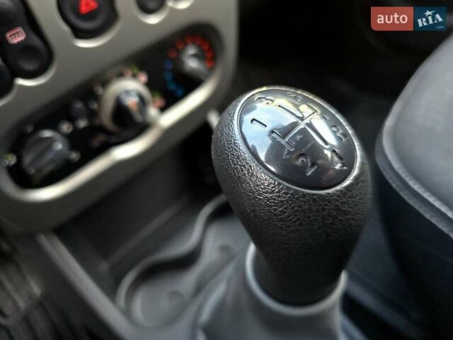 Сірий Дачія Sandero StepWay, об'ємом двигуна 1.6 л та пробігом 147 тис. км за 6800 $, фото 101 на Automoto.ua