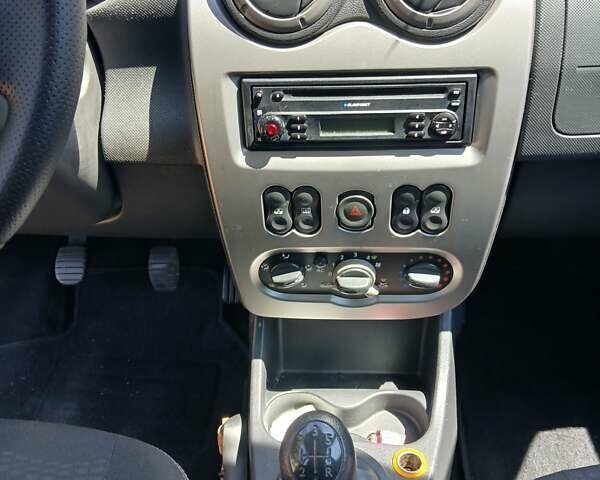 Серый Дачия Sandero StepWay, объемом двигателя 1.6 л и пробегом 207 тыс. км за 6600 $, фото 6 на Automoto.ua