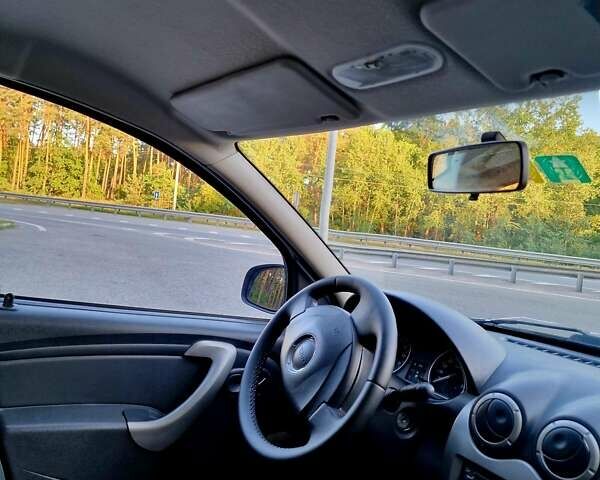 Серый Дачия Sandero StepWay, объемом двигателя 1.6 л и пробегом 177 тыс. км за 6699 $, фото 85 на Automoto.ua