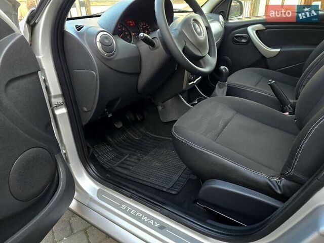 Сірий Дачія Sandero StepWay, об'ємом двигуна 1.6 л та пробігом 147 тис. км за 6800 $, фото 91 на Automoto.ua