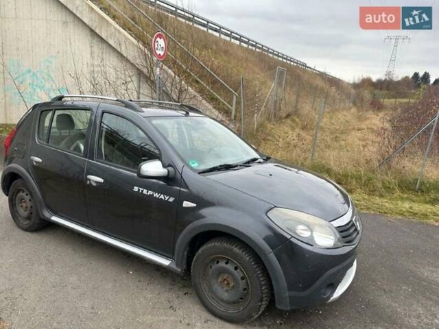 Серый Дачия Sandero StepWay, объемом двигателя 1.6 л и пробегом 230 тыс. км за 5300 $, фото 2 на Automoto.ua