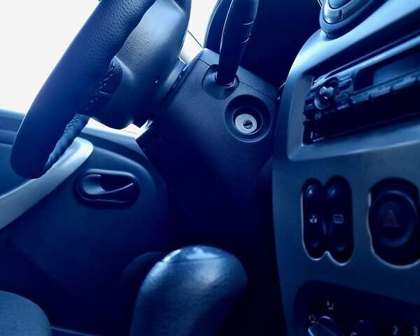 Серый Дачия Sandero StepWay, объемом двигателя 1.6 л и пробегом 177 тыс. км за 6699 $, фото 102 на Automoto.ua