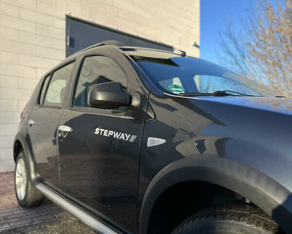 Серый Дачия Sandero StepWay, объемом двигателя 1.6 л и пробегом 180 тыс. км за 6699 $, фото 46 на Automoto.ua