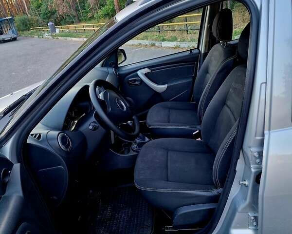 Серый Дачия Sandero StepWay, объемом двигателя 1.6 л и пробегом 177 тыс. км за 6699 $, фото 40 на Automoto.ua