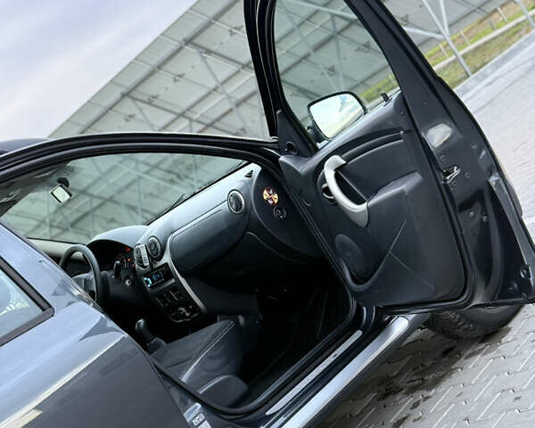 Серый Дачия Sandero StepWay, объемом двигателя 1.6 л и пробегом 141 тыс. км за 6200 $, фото 81 на Automoto.ua