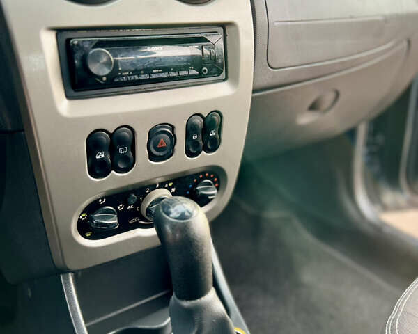 Дачия Sandero StepWay 2010 в Кролевце на Automoto.ua Серый Дачия Sandero StepWay, объемом двигателя 1.6 л и пробегом 203 тыс. км за 6850 $, фото 30 на Automoto.ua