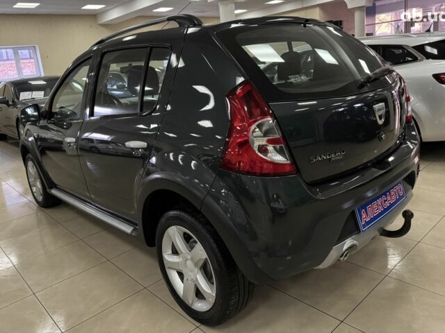 Серый Дачия Sandero StepWay, объемом двигателя 0 л и пробегом 236 тыс. км за 6850 $, фото 4 на Automoto.ua