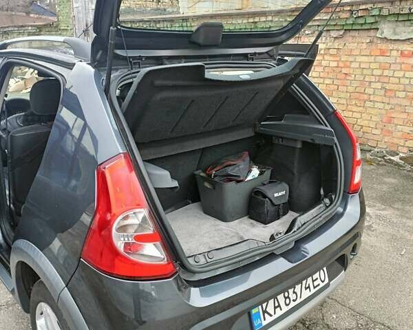 Серый Дачия Sandero StepWay, объемом двигателя 1.6 л и пробегом 170 тыс. км за 6500 $, фото 8 на Automoto.ua