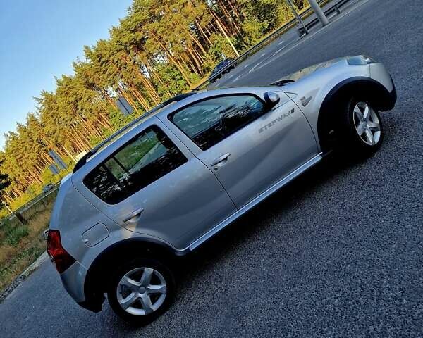 Серый Дачия Sandero StepWay, объемом двигателя 1.6 л и пробегом 177 тыс. км за 6699 $, фото 8 на Automoto.ua