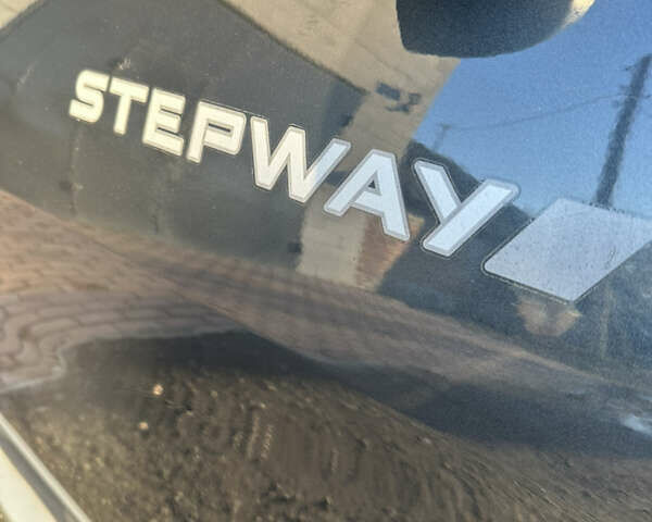 Серый Дачия Sandero StepWay, объемом двигателя 1.6 л и пробегом 180 тыс. км за 6699 $, фото 48 на Automoto.ua