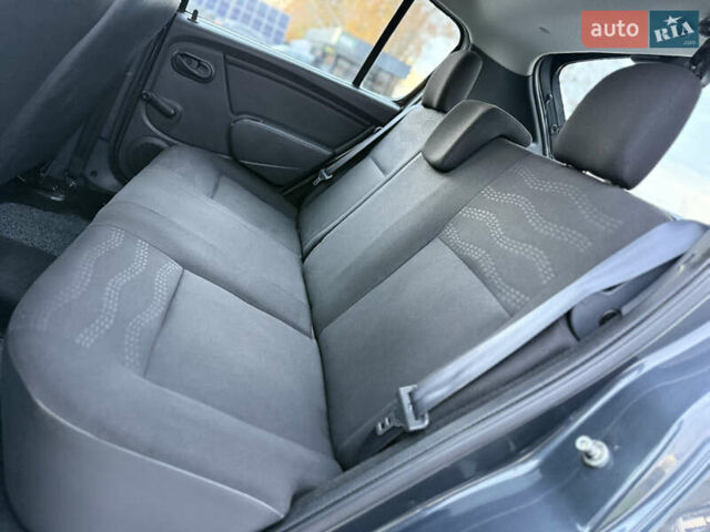 Серый Дачия Sandero StepWay, объемом двигателя 1.6 л и пробегом 141 тыс. км за 6200 $, фото 65 на Automoto.ua
