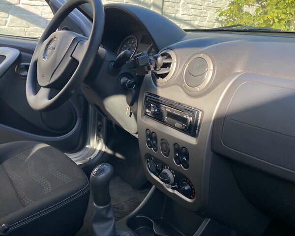 Серый Дачия Sandero StepWay, объемом двигателя 1.6 л и пробегом 118 тыс. км за 6900 $, фото 12 на Automoto.ua
