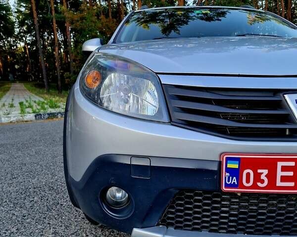 Серый Дачия Sandero StepWay, объемом двигателя 1.6 л и пробегом 177 тыс. км за 6699 $, фото 10 на Automoto.ua