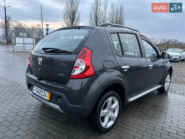 Серый Дачия Sandero StepWay, объемом двигателя 1.5 л и пробегом 181 тыс. км за 7500 $, фото 5 на Automoto.ua