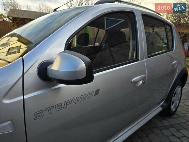 Сірий Дачія Sandero StepWay, об'ємом двигуна 1.6 л та пробігом 147 тис. км за 6800 $, фото 16 на Automoto.ua