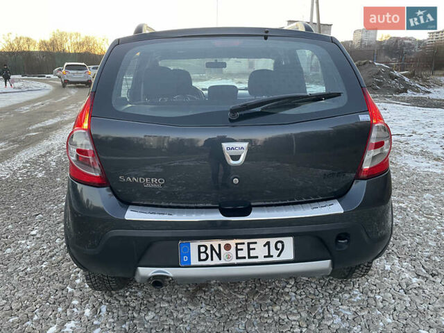Серый Дачия Sandero StepWay, объемом двигателя 1.6 л и пробегом 171 тыс. км за 6750 $, фото 6 на Automoto.ua