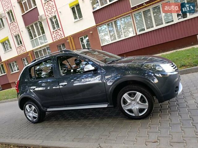 Серый Дачия Sandero StepWay, объемом двигателя 1.6 л и пробегом 144 тыс. км за 7200 $, фото 1 на Automoto.ua