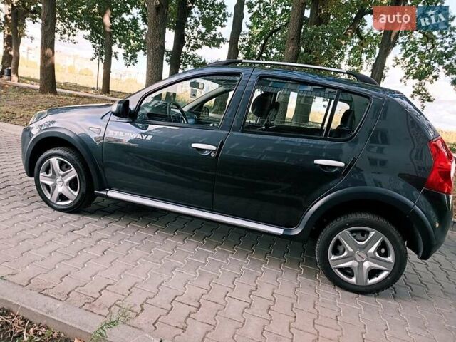 Серый Дачия Sandero StepWay, объемом двигателя 1.6 л и пробегом 144 тыс. км за 7200 $, фото 4 на Automoto.ua