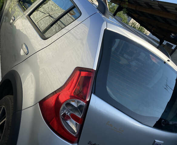 Серый Дачия Sandero StepWay, объемом двигателя 1.6 л и пробегом 118 тыс. км за 6900 $, фото 3 на Automoto.ua