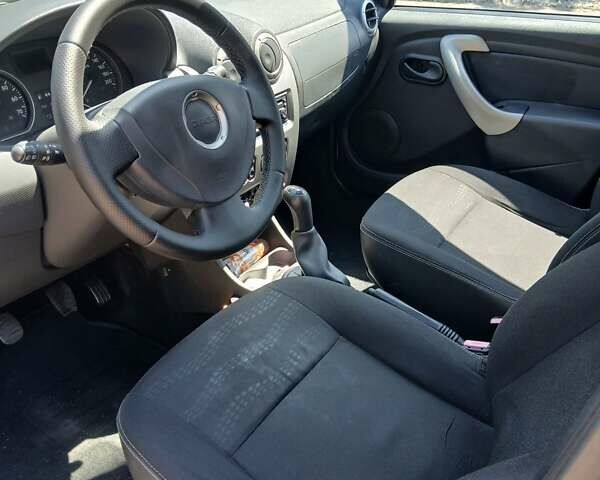 Серый Дачия Sandero StepWay, объемом двигателя 1.6 л и пробегом 207 тыс. км за 6600 $, фото 9 на Automoto.ua