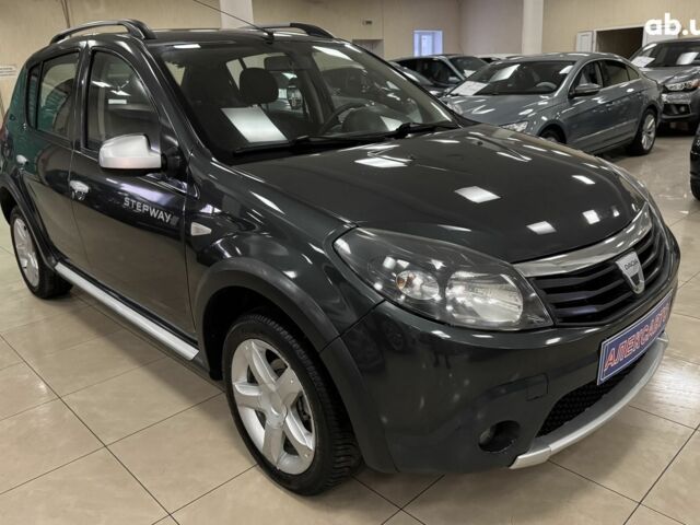 Серый Дачия Sandero StepWay, объемом двигателя 0 л и пробегом 236 тыс. км за 6850 $, фото 6 на Automoto.ua