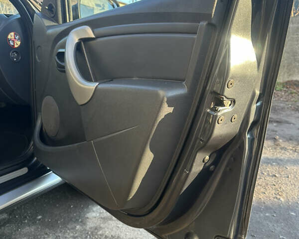 Серый Дачия Sandero StepWay, объемом двигателя 1.6 л и пробегом 180 тыс. км за 6699 $, фото 23 на Automoto.ua