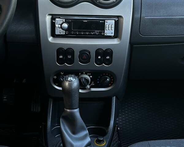 Серый Дачия Sandero StepWay, объемом двигателя 0 л и пробегом 129 тыс. км за 6599 $, фото 117 на Automoto.ua