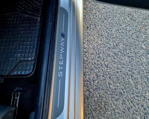 Серый Дачия Sandero StepWay, объемом двигателя 1.6 л и пробегом 177 тыс. км за 6699 $, фото 92 на Automoto.ua