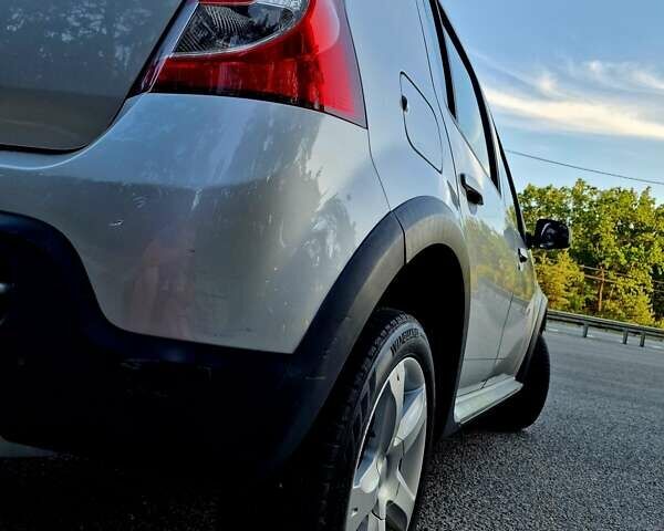 Серый Дачия Sandero StepWay, объемом двигателя 1.6 л и пробегом 177 тыс. км за 6699 $, фото 27 на Automoto.ua