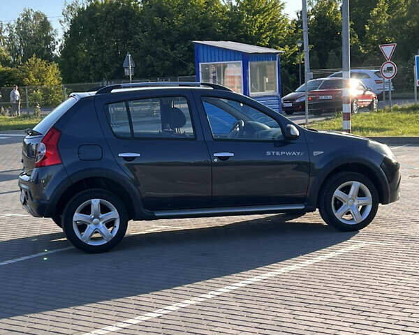 Серый Дачия Sandero StepWay, объемом двигателя 1.6 л и пробегом 124 тыс. км за 6100 $, фото 4 на Automoto.ua