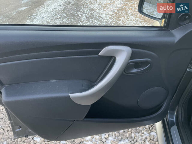 Серый Дачия Sandero StepWay, объемом двигателя 1.6 л и пробегом 171 тыс. км за 6750 $, фото 12 на Automoto.ua