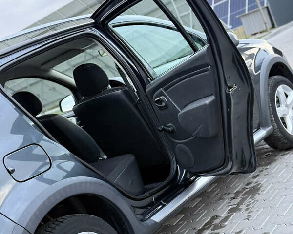 Серый Дачия Sandero StepWay, объемом двигателя 1.6 л и пробегом 141 тыс. км за 6200 $, фото 72 на Automoto.ua