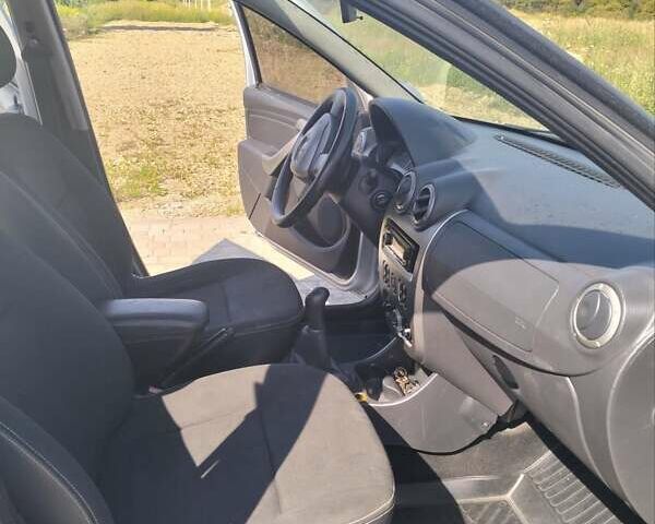 Серый Дачия Sandero StepWay, объемом двигателя 1.6 л и пробегом 235 тыс. км за 6200 $, фото 7 на Automoto.ua