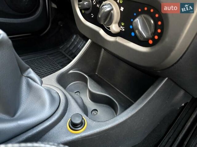 Сірий Дачія Sandero StepWay, об'ємом двигуна 1.6 л та пробігом 147 тис. км за 6800 $, фото 75 на Automoto.ua