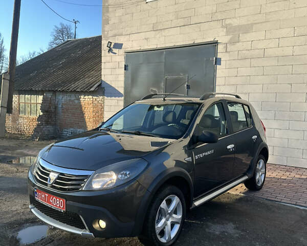Серый Дачия Sandero StepWay, объемом двигателя 1.6 л и пробегом 180 тыс. км за 6699 $, фото 1 на Automoto.ua
