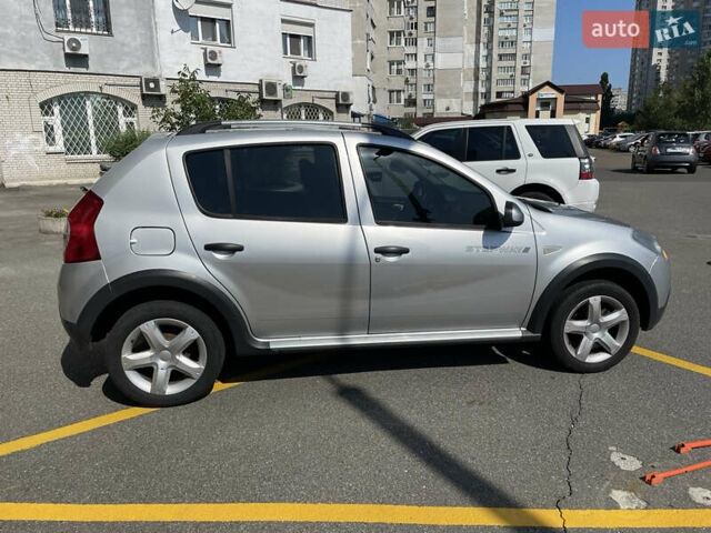 Серый Дачия Sandero StepWay, объемом двигателя 1.6 л и пробегом 195 тыс. км за 7200 $, фото 6 на Automoto.ua
