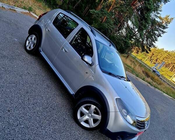 Серый Дачия Sandero StepWay, объемом двигателя 1.6 л и пробегом 177 тыс. км за 6699 $, фото 9 на Automoto.ua