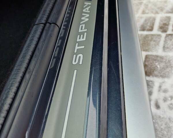 Серый Дачия Sandero StepWay, объемом двигателя 1.6 л и пробегом 172 тыс. км за 6650 $, фото 87 на Automoto.ua